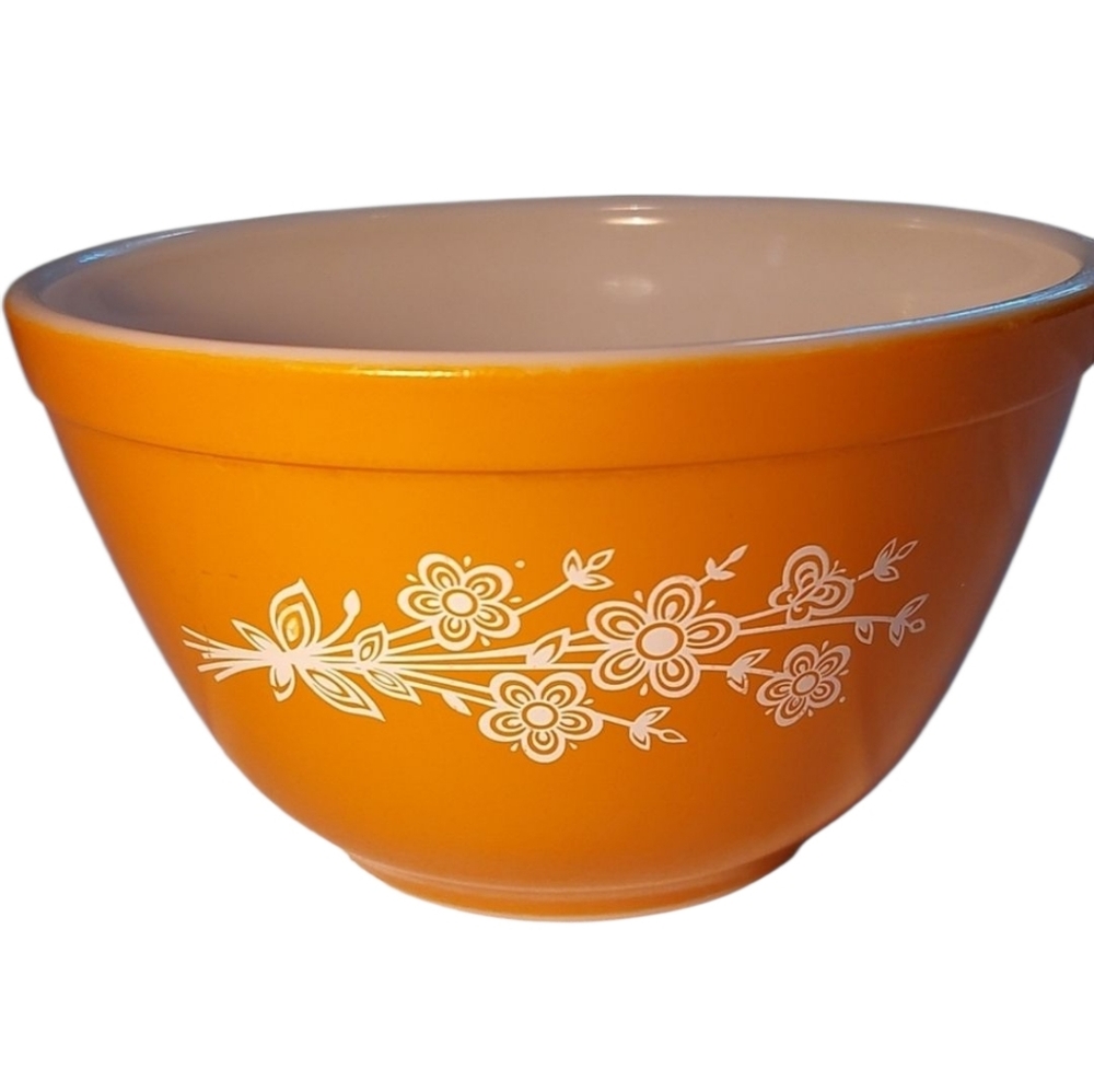 Pyrex 401 Vintage Mixing Bowl Butterfly Gold Yellow White Flowers 1.5 Pints EUC
